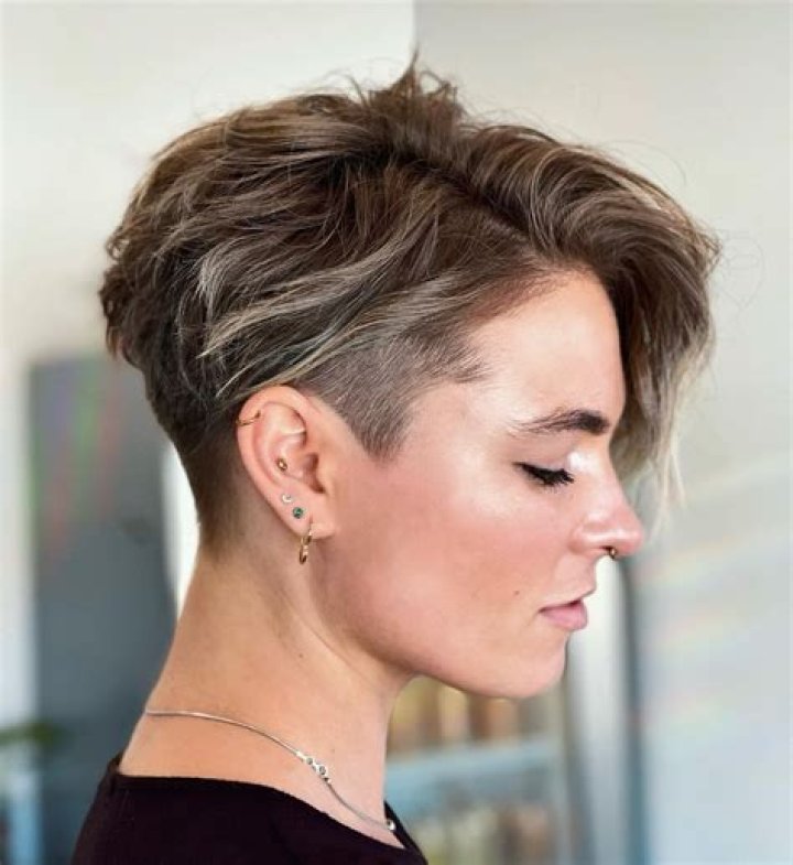 Short Gender Neutral Hairstyles: A Stylish and Inclusive Choice