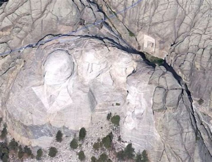 Discover the Mystery: Sketch Mount Rushmore Hidden Face