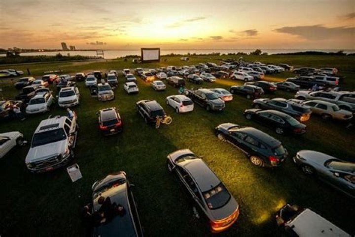 South Bay Drive-In Theater: A Unique Outdoor Movie Experience