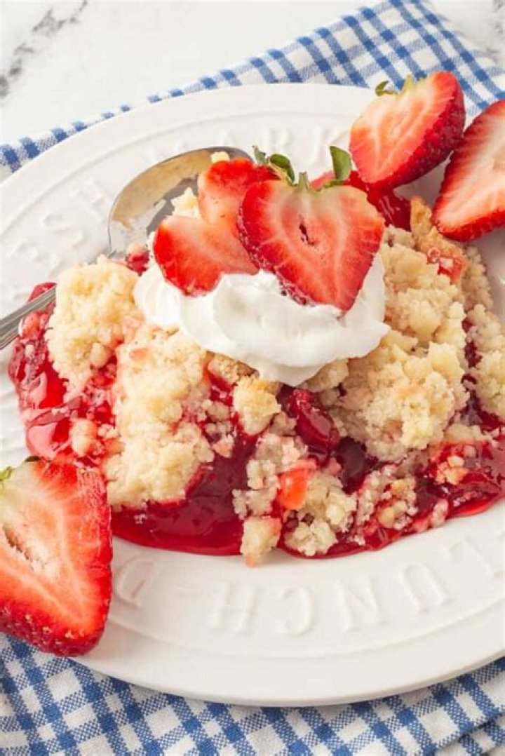 Delicious Strawberry Cream Cheese Dump Cake: The Ultimate Dessert Guide