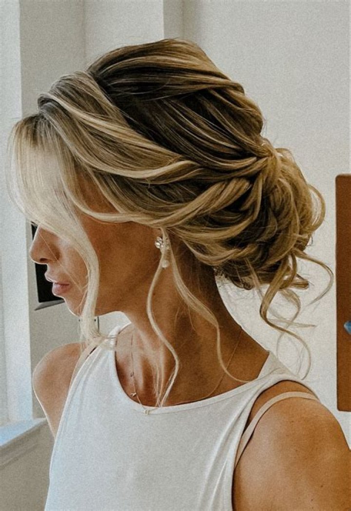 Stunning Wedding Updos for Short Hair: Effortless Elegance for Your Big Day