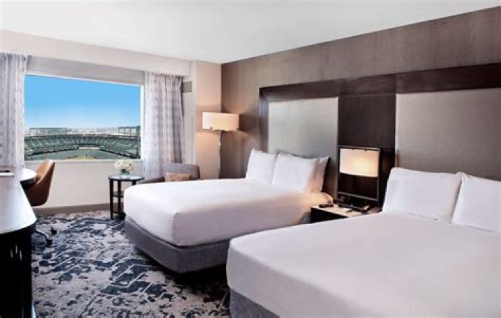 The Hilton Baltimore Inner Harbor: A Premier Destination for Travelers