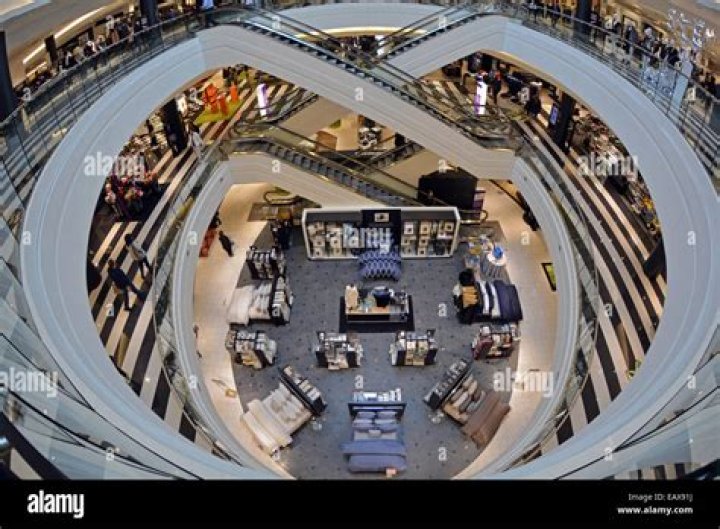 Exploring the Best Times at Roosevelt Field Mall