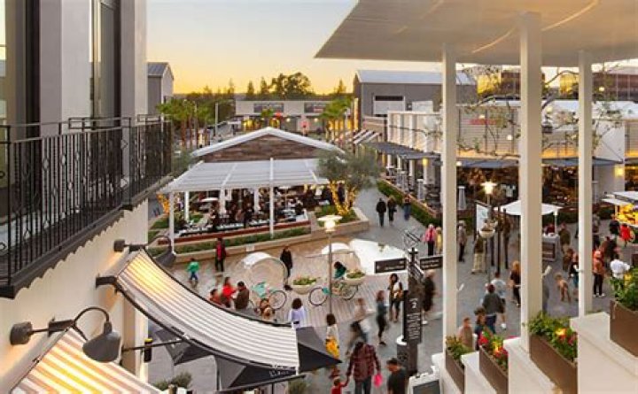 Topanga Mall: A Premier Shopping Destination in Los Angeles