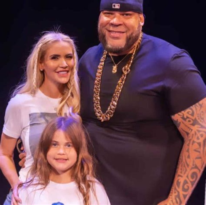 Tyrus Wife Picture: A Comprehensive Look at the Life and Journey of Tyrus' Spouse