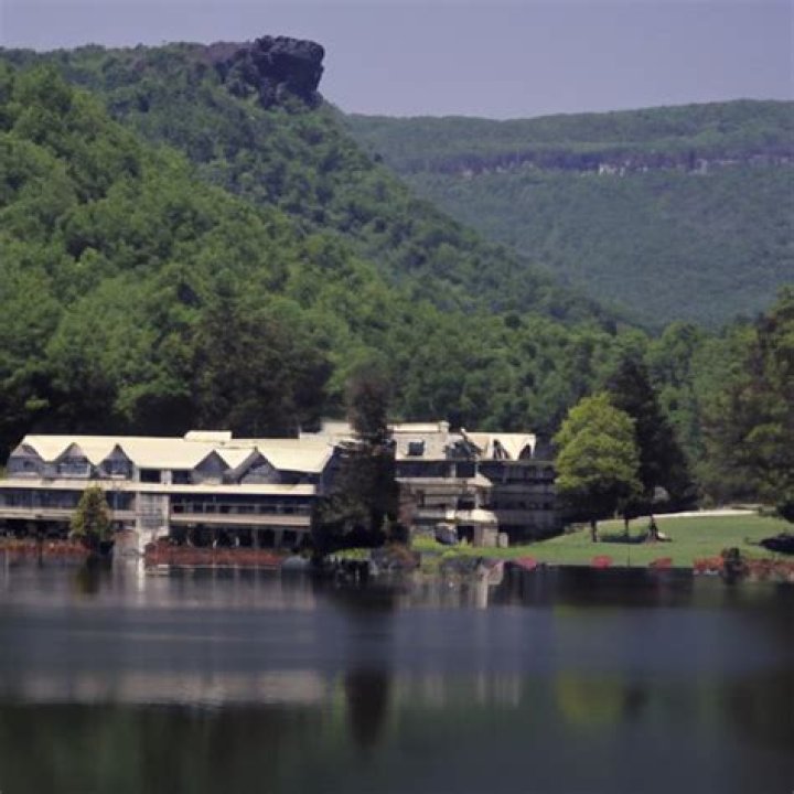 Where Does Dirty Dancing Take Place: A Comprehensive Guide