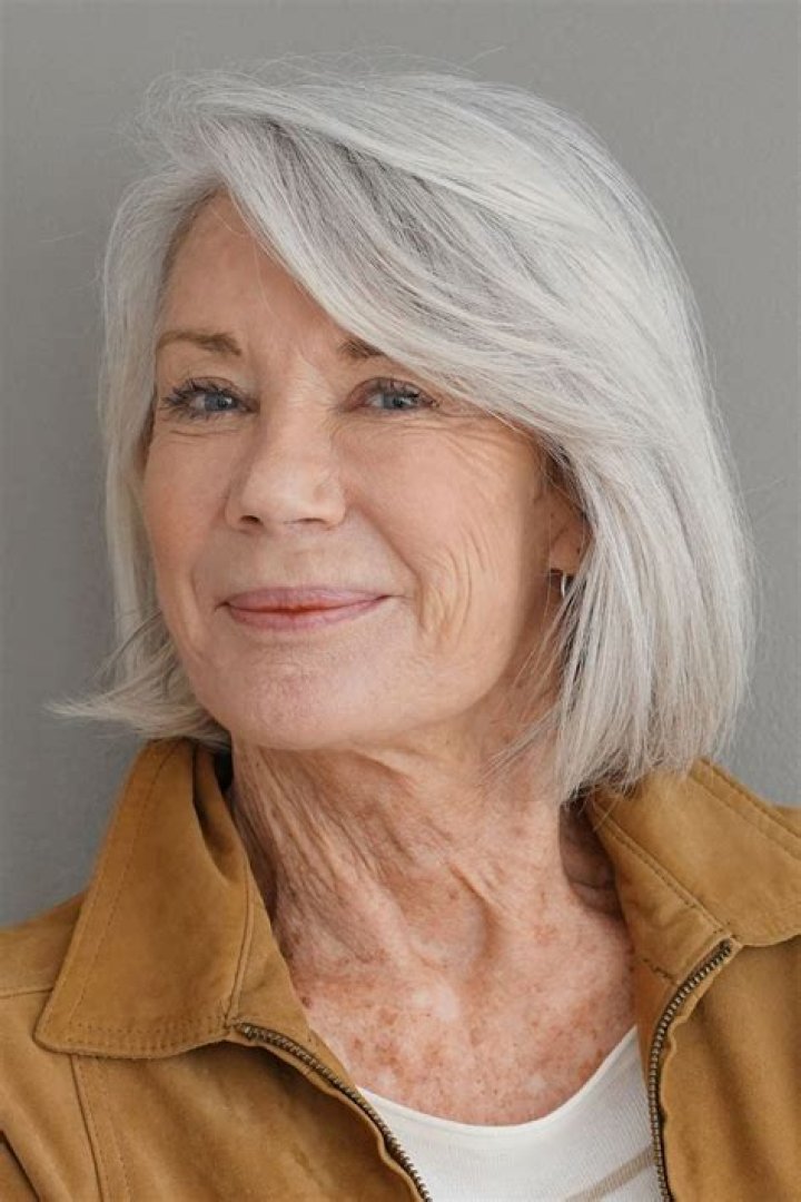 Stunning Women Age 60 Hairstyles: Embrace Your Natural Beauty