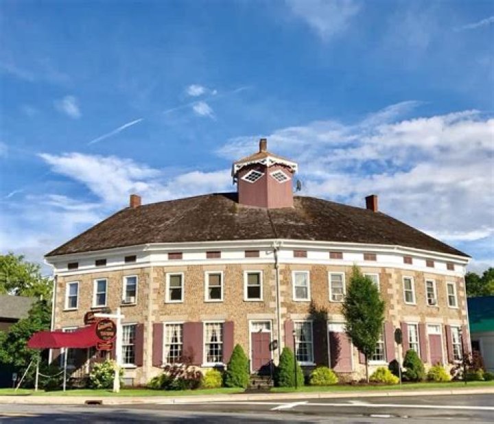 Discover the Charm of Ye Olde Landmark Inn: A Timeless Retreat